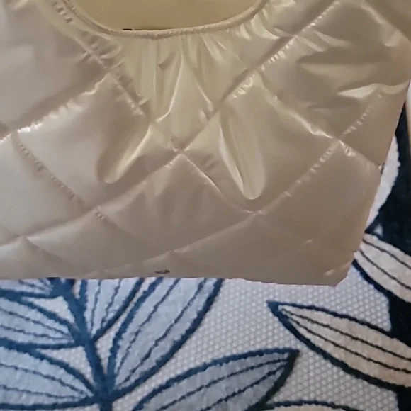 House Of Harlow Quilted Tote Bag Set - Picture 6 of 6